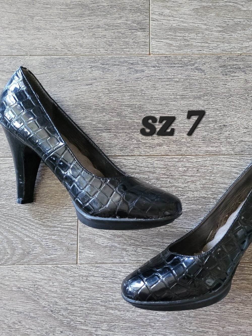Heels - Picture 3 of 3